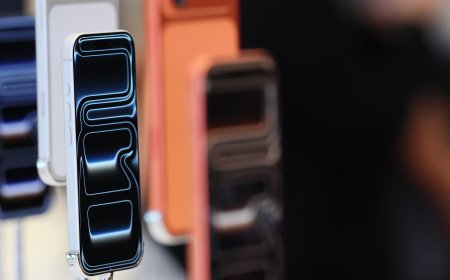 Apple Takes Down ICE Tracking Apps in Response to Trump Pressure Campaign