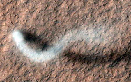 NASA Rover Discovers Lightning on Mars