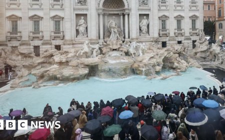 Tourists to face €2 fee to get near Rome's Trevi Fountain