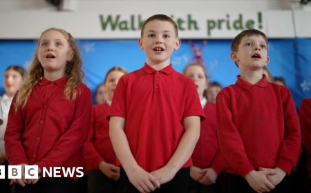 Singing at school shouldn't just be for Christmas, teachers say