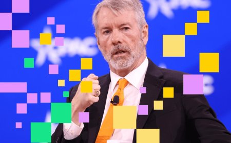 Strategy pauses bitcoin buys, boosting cash reserve by $748 million last week