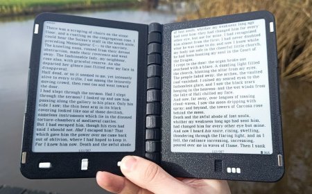 DIY E-Reader Folds Open Like a Book