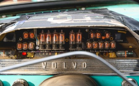 Nixie Tube Dashboard is Period-Appropriate Hack to Vintage Volvo