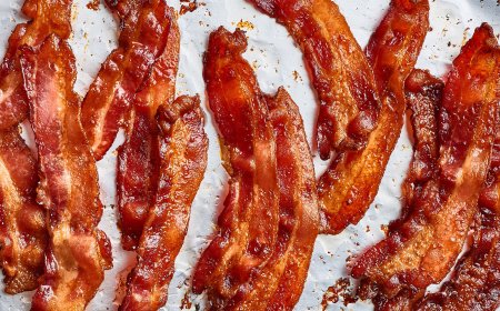 The “Magical” Seasoning That Makes Bacon Taste Ridiculously Amazing (My Dad Does It Every Christmas Morning)