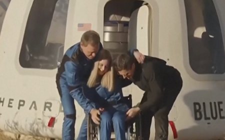 In a First, a Wheelchair User Joins a Short Flight to Space