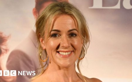 Sophie Kinsella urged me to finish my bestseller, says Jojo Moyes