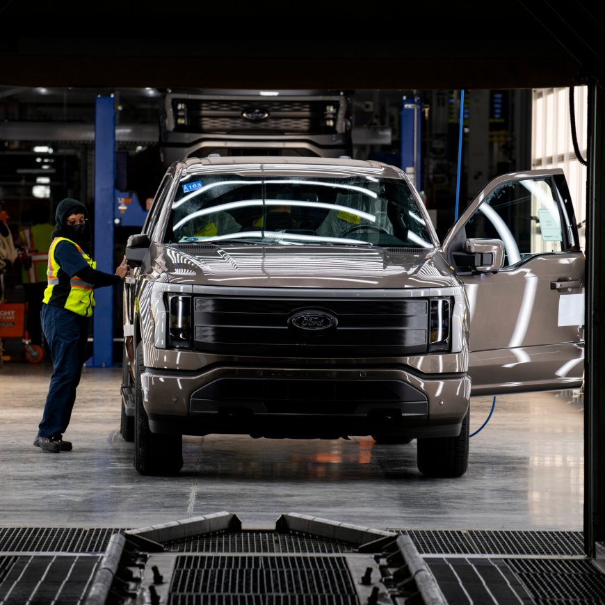 The Luxury Electric Vehicle Is in Trouble