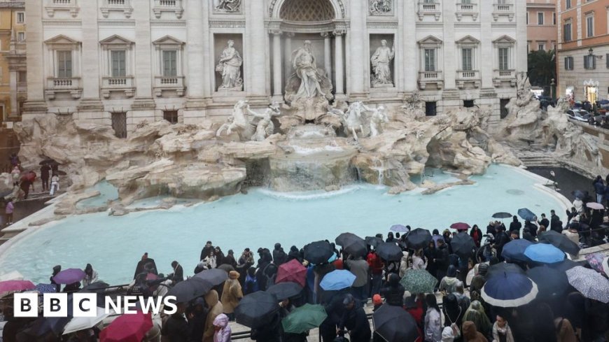 Tourists to face €2 fee to get near Rome's Trevi Fountain