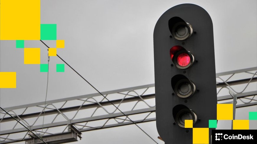 Risk aversion boosts gold, hurts bitcoin: Crypto Daybook Americas