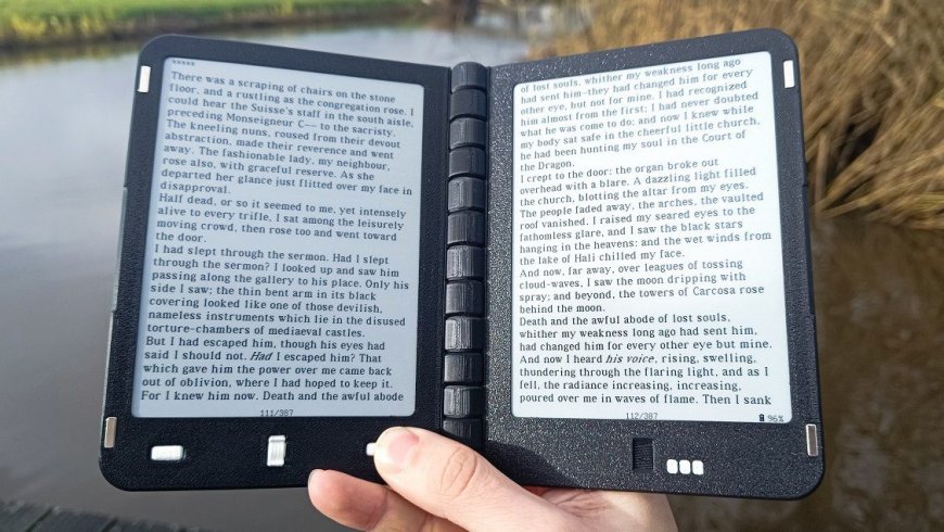 DIY E-Reader Folds Open Like a Book