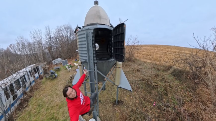 Redneck Spaceship From Trash