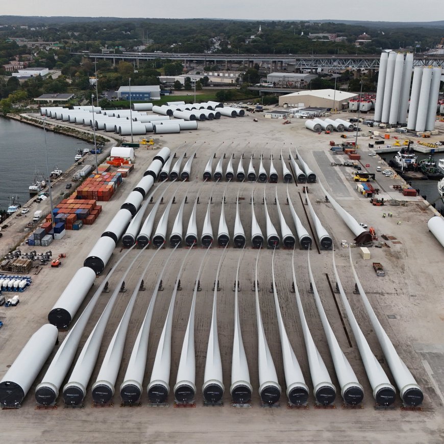 Trump Halts 5 Wind Farms Off the East Coast