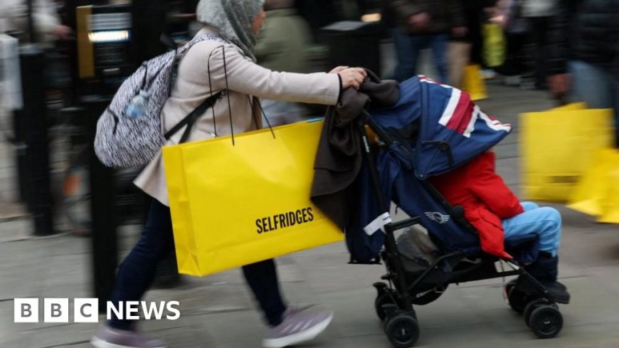 Late shopper rush drives Boxing Day sales traffic
