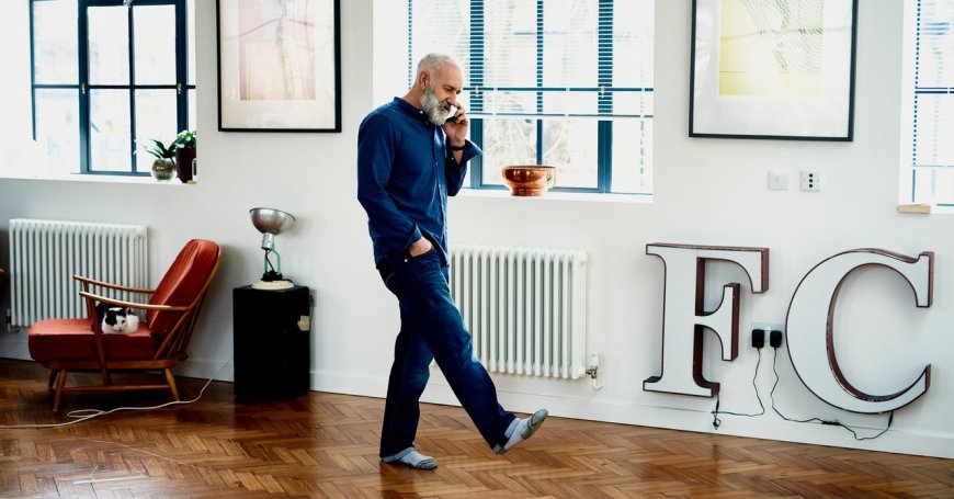 How to Set Up a Smartphone for Elderly Loved Ones