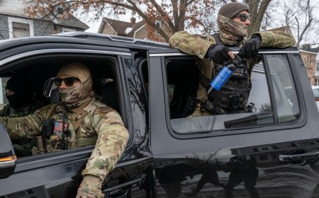 Dozens of ICE Vehicles in Minnesota Lack ‘Necessary’ Lights and Sirens