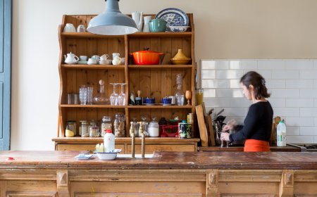 The Brilliant "No Sitting” Rule Can Transform Your Mornings