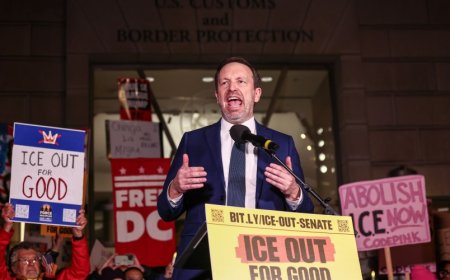 Senate Takes Big Step Toward Funding Gov’t as Some Dems Demand ICE Constraints