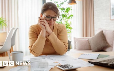 Government to give cash payouts to people in financial crisis