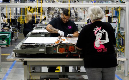 G.M. Books a $7.1 Billion Loss as It Scales Back E.V. Ambitions