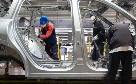 U.S. Automakers’ Foreign Troubles Now Extend to Canada