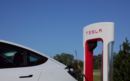 Tesla Profit Slumps, but Investors May Not Care