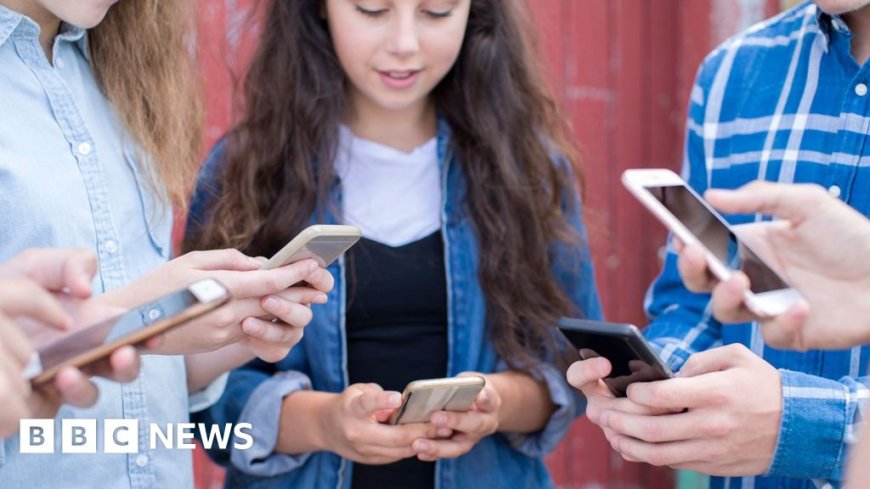 Starmer does not rule out backing social media ban for under-16s