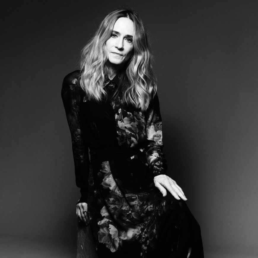 Holly Hunter Reaches for the Stars