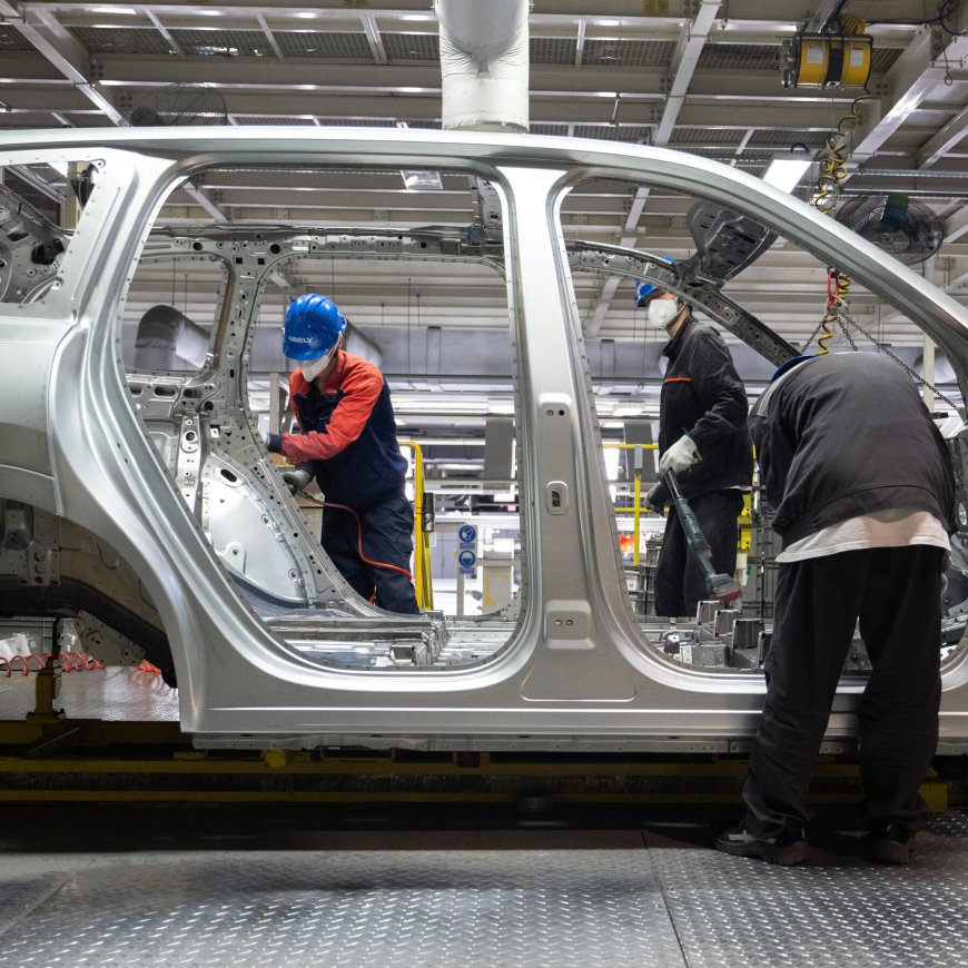 U.S. Automakers’ Foreign Troubles Now Extend to Canada