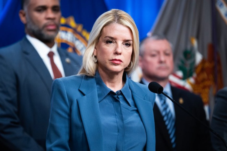 Minnesota SoS Rejects Bondi’s ‘Ransom’ Request for Voter Data In Exchange For End to ‘Chaos’