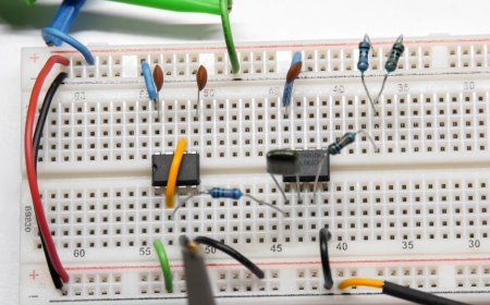 555-Based Square-Wave and Triangle-Wave Function Generator Build for Beginners