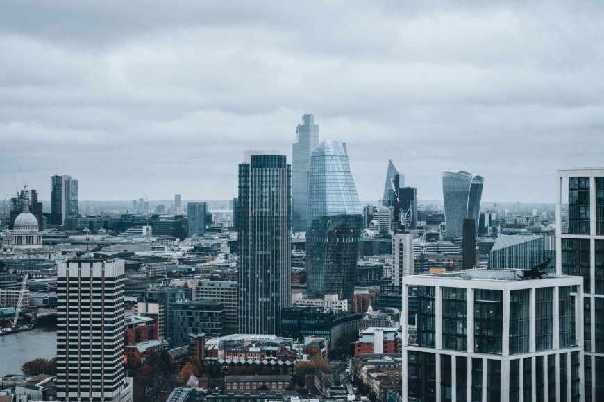 The UK is picking winners for its digital dollar future while Coinbase CEO cries foul