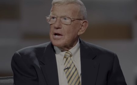 Notre Dame Football Coaching Legend Lou Holtz Dead At 89