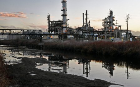 Supreme Court to Weigh Oil-Industry Effort to End a Major Climate Suit