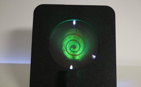 There Are No LEDs Around the Face of This Clock