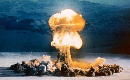 Bloomberg strategist doubles down on $10,000 bitcoin call but peers say it would take a nuclear war to get there