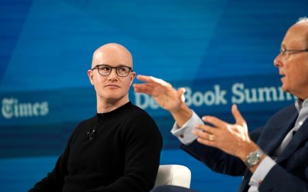 Coinbase faces a multibillion-dollar threat from D.C. but a 'rewards' loophole could protect its stablecoin revenue