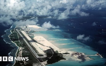 Foreign secretary denounces 'reckless Iran threats' after missiles fired at Diego Garcia