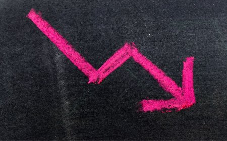 Bitcoin slides below $68,500 as Trump extends Iran deadline but war risks persist