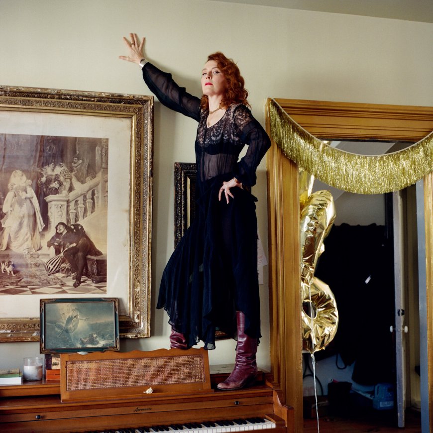 Melissa Auf der Maur, a ’90s Rock Linchpin, Is Spilling Her Stories