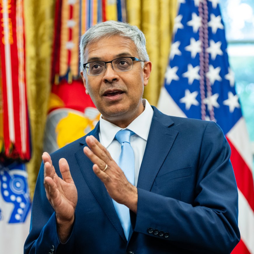 C.D.C.’s New Acting Director Draws Unexpected Praise From Agency Staff