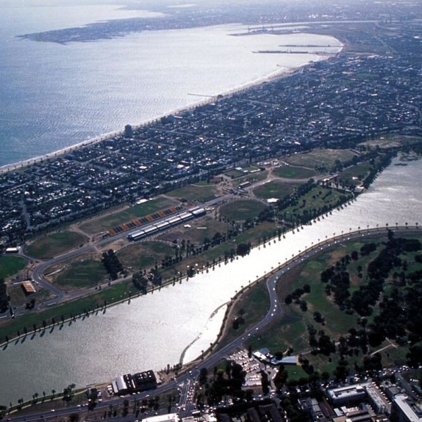 F1: Melbourne Embraces Its Grand Prix