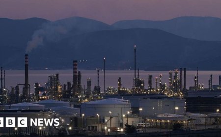 Oil nears highest price since start of Iran war