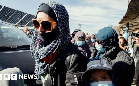 IS families in Syria have booked tickets home to Australia, minister says