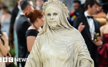 How did Heidi Klum become a living Met Gala sculpture?