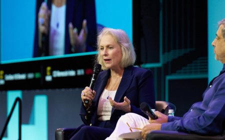 Crypto bill won't move without a ban on officials' industry ties, says U.S. Senator Gillibrand