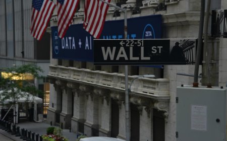 Banking groups escalate fight over stablecoin yield ahead of Senate vote