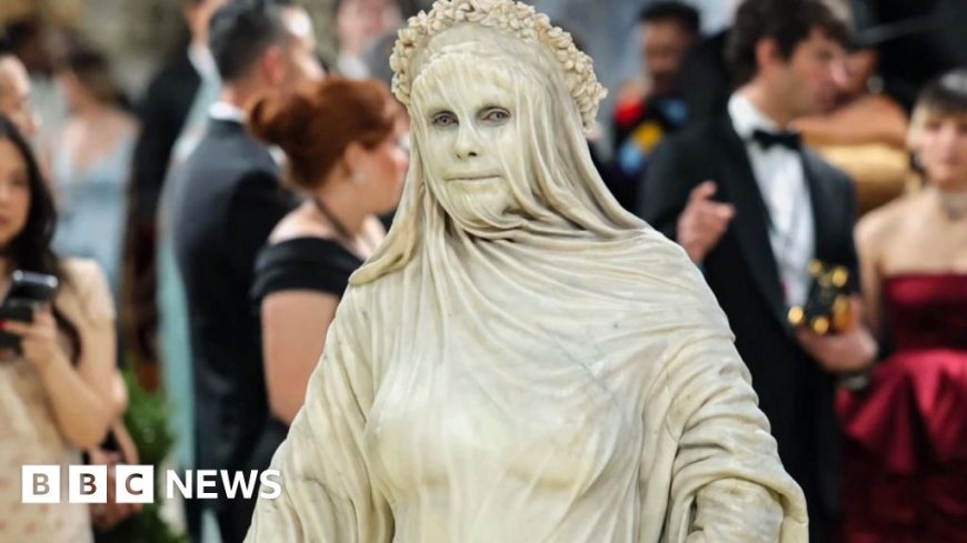 How did Heidi Klum become a living Met Gala sculpture?