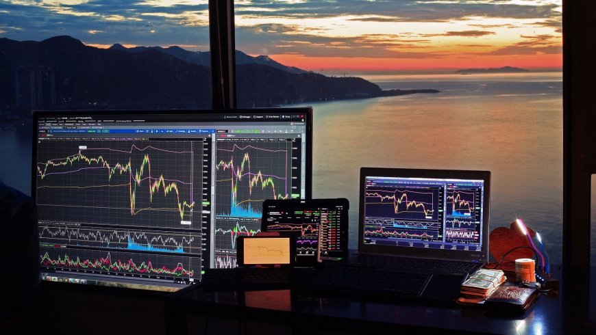Bitcoin investors yanked $635 million from spot ETFs in a day. Here's what it means for price