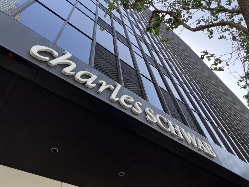 Charles Schwab begins U.S. rollout of spot crypto trading for retail customers